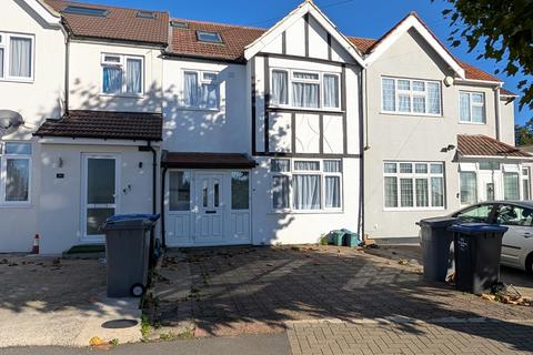 4 bedroom terraced house to rent, Lewgars Avenue, Kingsbury, London NW9