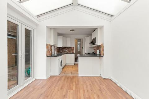 3 bedroom detached house for sale, Woodthorpe Road, Ashford,TW15