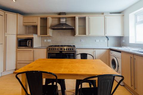 4 bedroom house to rent, Kingfisher Way, Loughborough LE11
