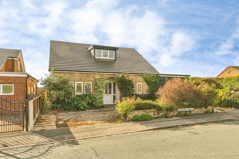 4 bedroom detached house for sale, Ennerdale Avenue, Dewsbury