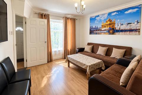 3 bedroom terraced house for sale, Bixley Close, Southall