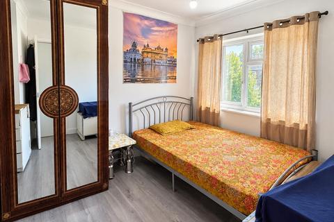 3 bedroom terraced house for sale, Bixley Close, Southall