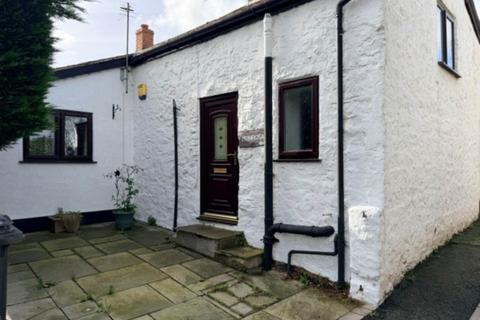 3 bedroom detached house to rent, Holywell Road, Caerwys