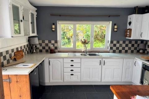3 bedroom detached house to rent, Holywell Road, Caerwys
