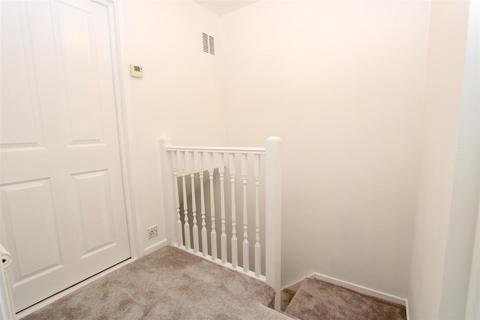 1 bedroom maisonette to rent, Whitehall Road, Uxbridge, UB8