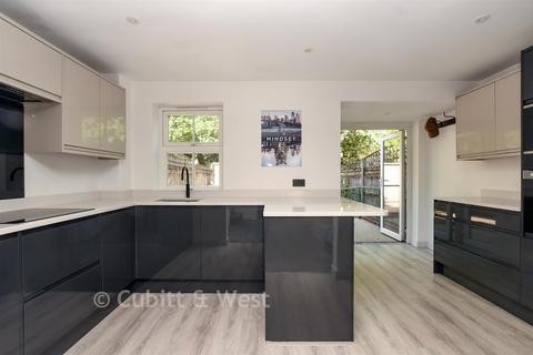 2 bedroom end of terrace house for sale, Wheeler Road, Crawley RH10