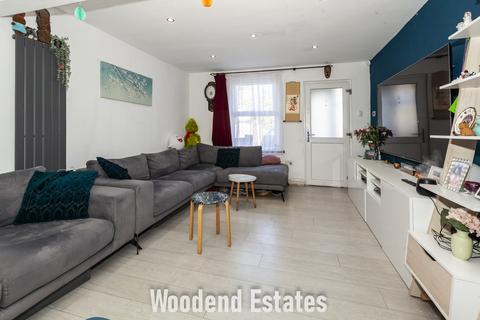 2 bedroom semi-detached house for sale, Golden Crescent, Hayes UB3