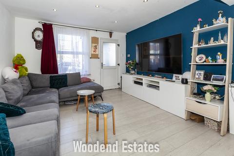 2 bedroom semi-detached house for sale, Golden Crescent, Hayes UB3