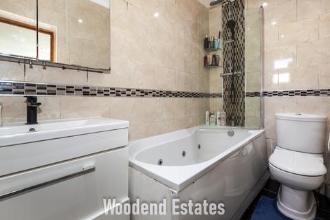 2 bedroom semi-detached house for sale, Golden Crescent, Hayes UB3