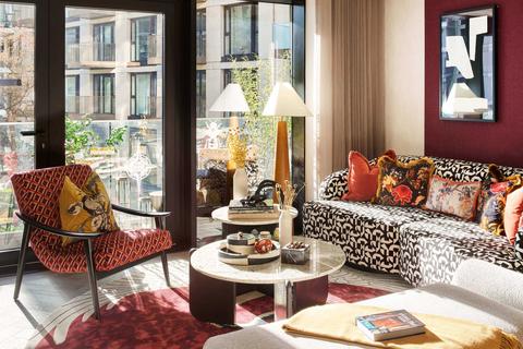 undefined, London Dock, Wapping, Arrival Square, London E1W