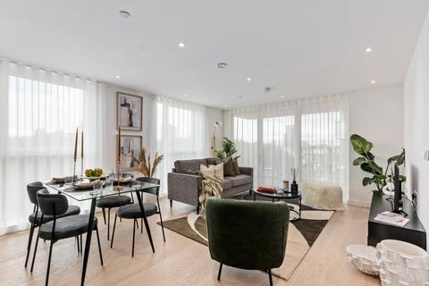 2 bedroom apartment to rent, 602, Quest House South 23 E14