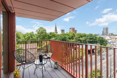 2 bedroom apartment to rent, 602, Quest House South 23 E14