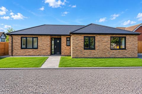 3 bedroom detached bungalow for sale, Ashcroft Road, Luton, LU2