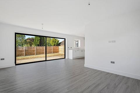 3 bedroom detached bungalow for sale, Ashcroft Road, Luton, LU2