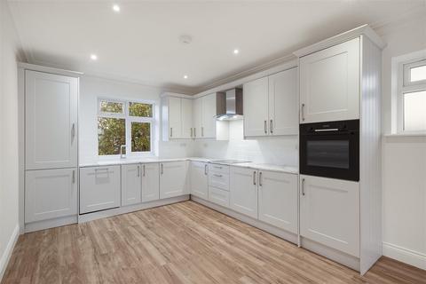 3 bedroom detached house to rent, Shelley Gardens, North Wembley