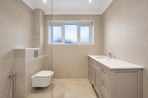 3 bedroom detached house to rent, Shelley Gardens, North Wembley