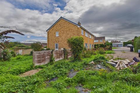 3 bedroom semi-detached house for sale, Larchfield Close, Malvern