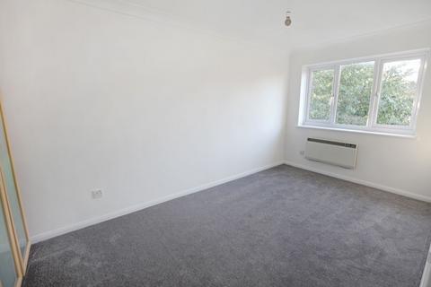 1 bedroom end of terrace house to rent, Wadley Road, London E11