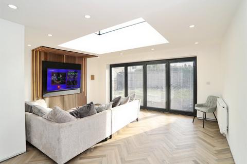 3 bedroom end of terrace house for sale, Colwinstone Street, CARDIFF