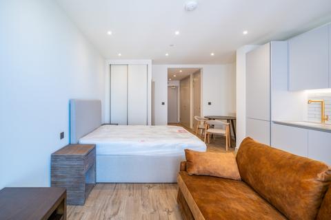 Studio to rent, The Eades, 11 Selborne Road London E17