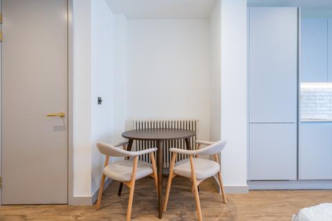Studio to rent, The Eades, 11 Selborne Road London E17