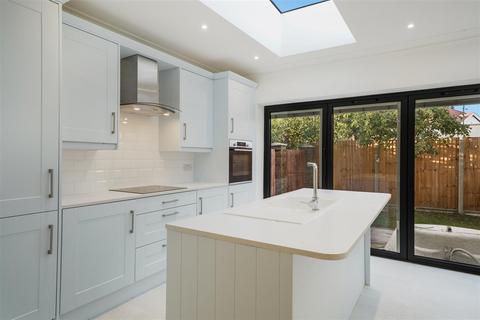 2 bedroom detached house to rent, Shelley Gardens, North Wembley