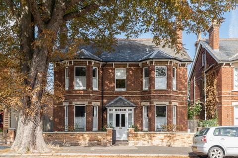 5 bedroom detached house for sale, Netley Street, Farnborough, Hampshire