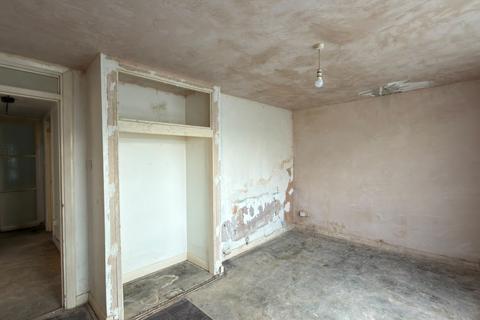 2 bedroom flat for sale, London SE25