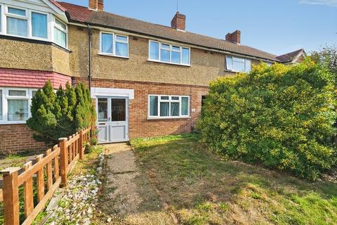 3 bedroom terraced house to rent, Spinney Drive, Feltham, TW14