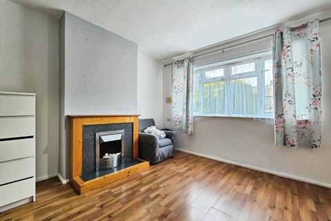 3 bedroom terraced house to rent, Spinney Drive, Feltham, TW14