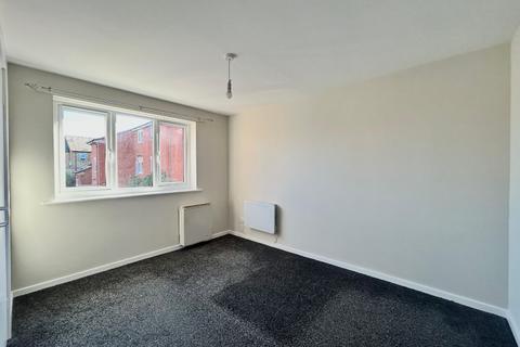 2 bedroom flat to rent, Park Road, Hull, HU3