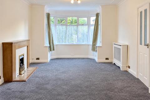 3 bedroom detached house to rent, Clevedon Road, Luton
