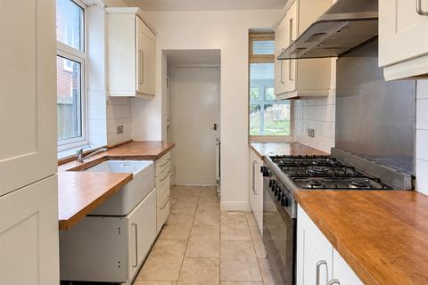 3 bedroom detached house to rent, Clevedon Road, Luton