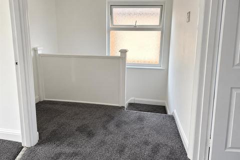 3 bedroom detached house to rent, Clevedon Road, Luton