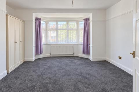 3 bedroom detached house to rent, Clevedon Road, Luton