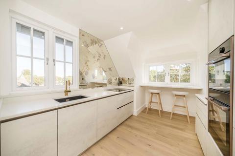 undefined, Bridge Road, East Molesey KT8