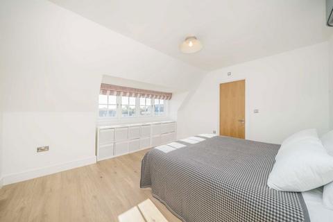 undefined, Bridge Road, East Molesey KT8