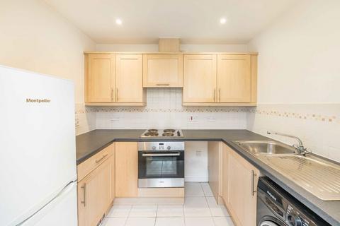 2 bedroom flat for sale, International Way, Sunbury-On-Thames TW16