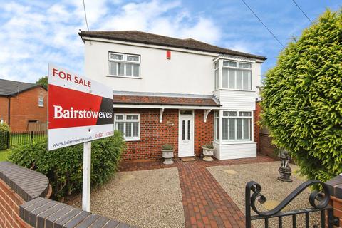4 bedroom detached house for sale, Watling Street, Atherstone, Warwickshire, CV9