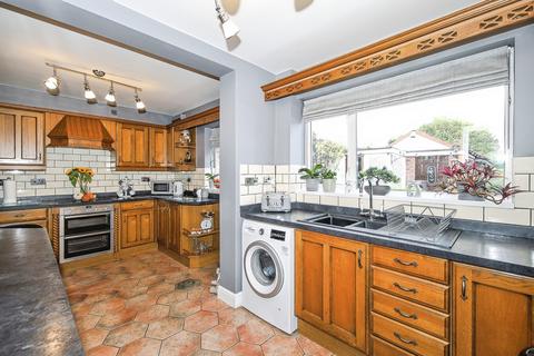 4 bedroom detached house for sale, Watling Street, Atherstone, Warwickshire, CV9