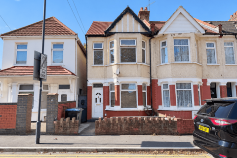 3 bedroom terraced house to rent, Barham Close, Wembley, HA0