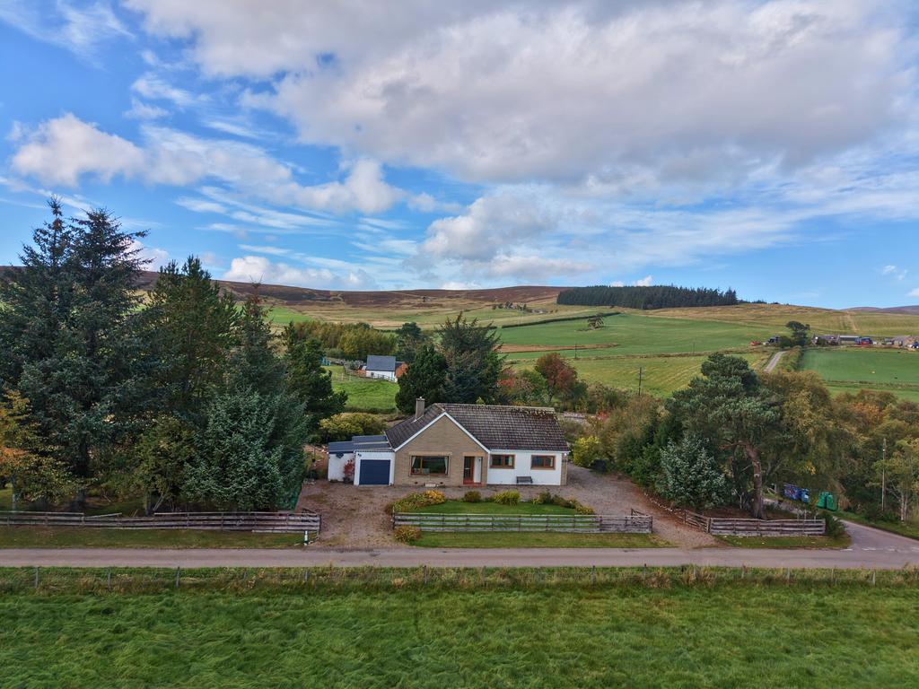 Glenlivet, Ballindalloch 3 bed detached house for sale - £325,000