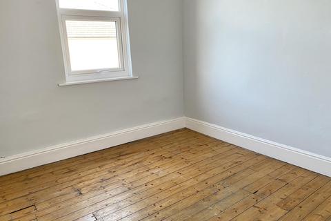 4 bedroom property to rent, Kirkstall Avenue, LEEDS, LS5