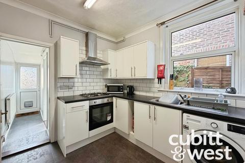 3 bedroom terraced house to rent, Eton Road Southsea PO5
