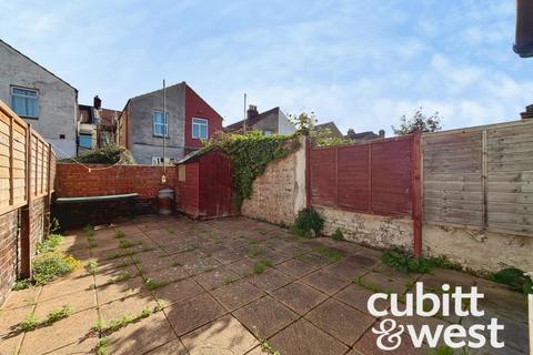 3 bedroom terraced house to rent, Eton Road Southsea PO5