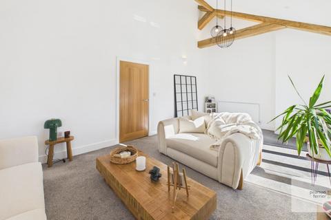 2 bedroom apartment to rent, Manchester Road, Bury BL9