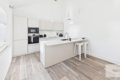 2 bedroom apartment to rent, Manchester Road, Bury BL9