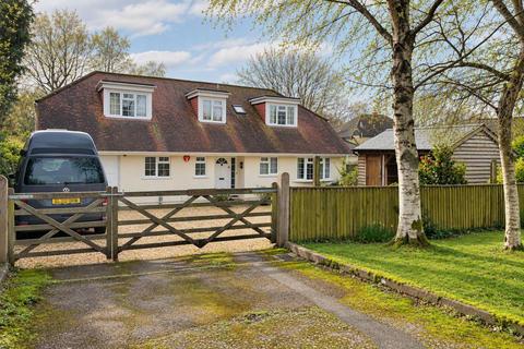 3 bedroom detached house to rent, Armstrong Close, Brockenhurst
