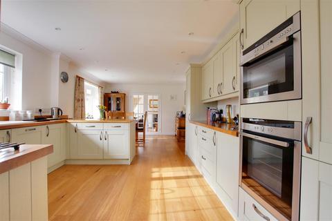3 bedroom detached house to rent, Armstrong Close, Brockenhurst