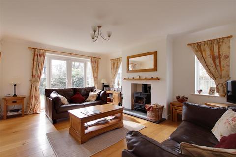 3 bedroom detached house to rent, Armstrong Close, Brockenhurst
